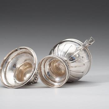 A Swedish 18th century silver sugar-bowl, marks of Erik Ernander, Uppsala 1784.