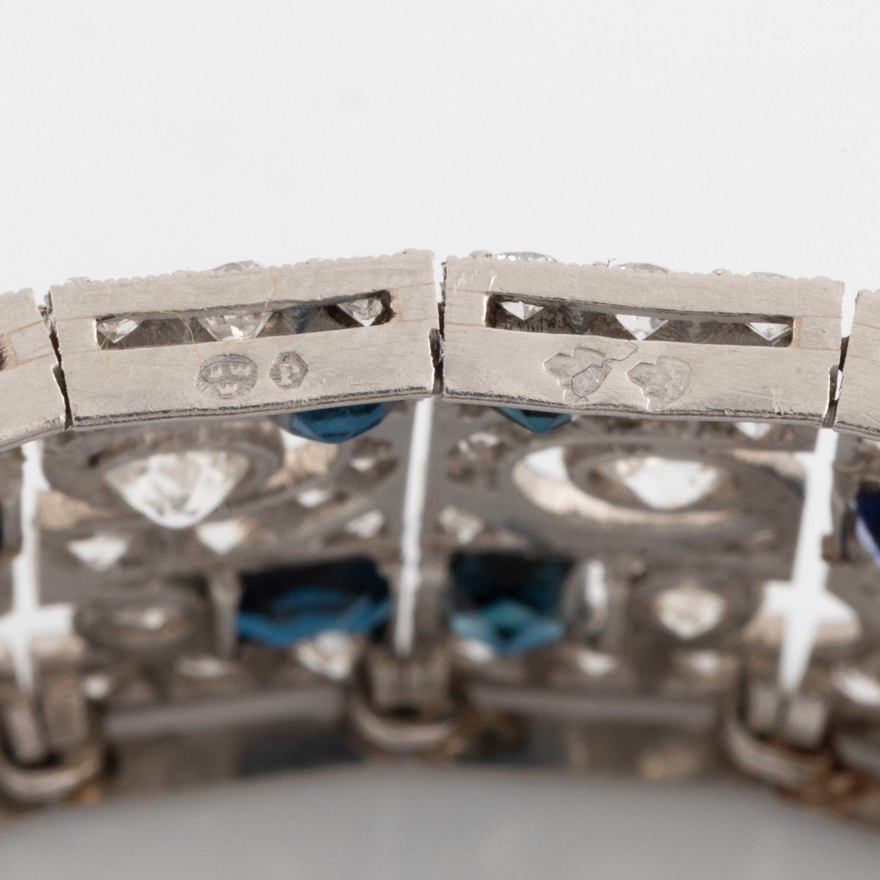 Armband platina med gammalslipade diamanter och trappslipade safirer.