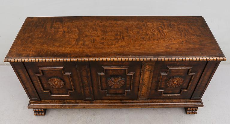 SIDEBOARD, sannolikt Axel Einar Hjorth, betsad björk, AB Svenska Möbelfabrikerna, Bodafors, 1920/30-tal.