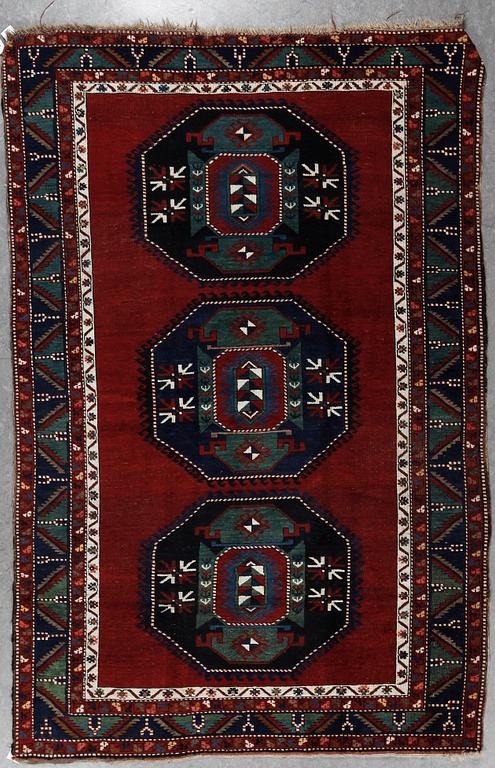 MATTA, sannolikt Kazak, old, ca 242x161 cm.