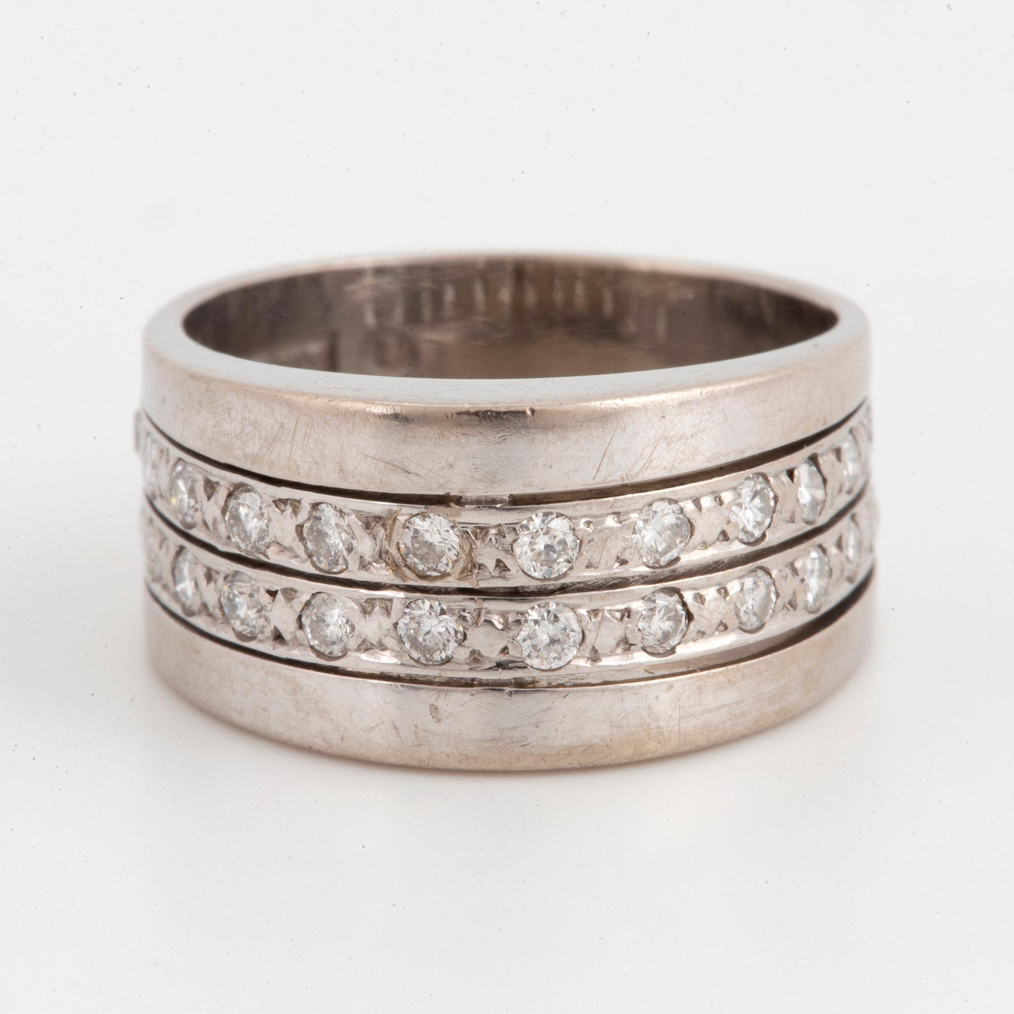 Brilliant-cut diamon ring.