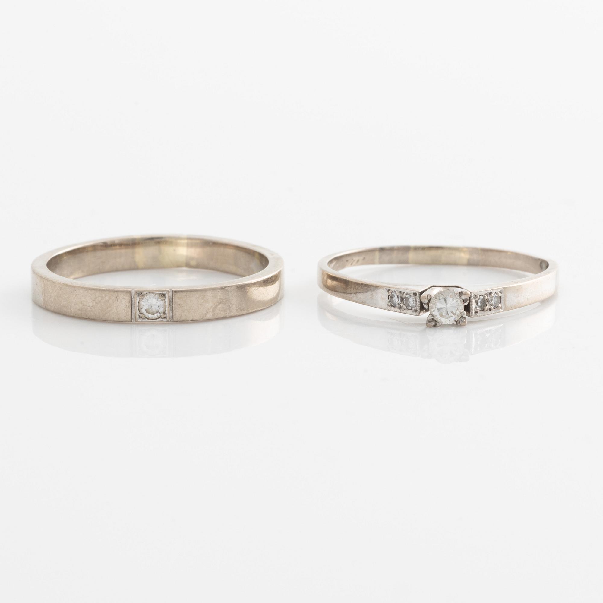 Ringar, 2 st, med briljantslipade diamanter.