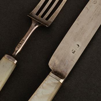 36 psc silver and mother of pearl fruit cutlery, England 19th century.