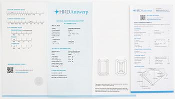 Ring 18K vitguld med en smaragdslipad diamant.