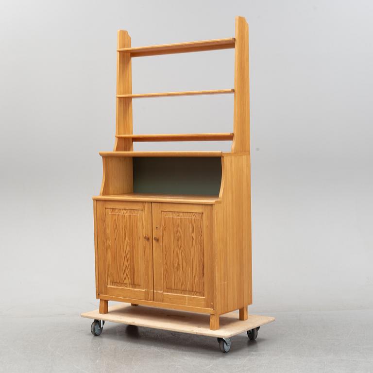 Carl Malmsten, a pinewood 'Visingsö' bookcase/cabinet, second half of the 20th Century.