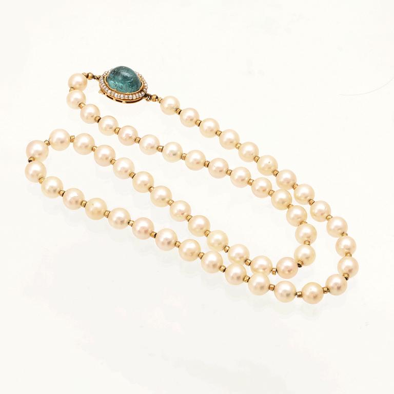 A necklace of cultured pearls, clasp of 18K gold, cabochon cut aquamarine and seed pearls, Atelier Ajour Stockholm 1963.