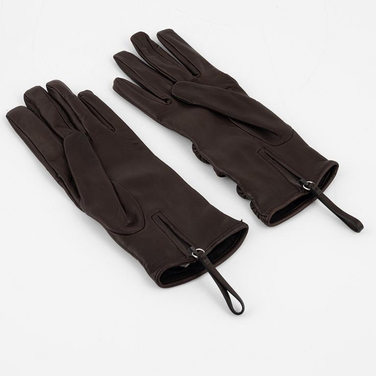 Prada, a pair of brown lambskin gloves, size 7.