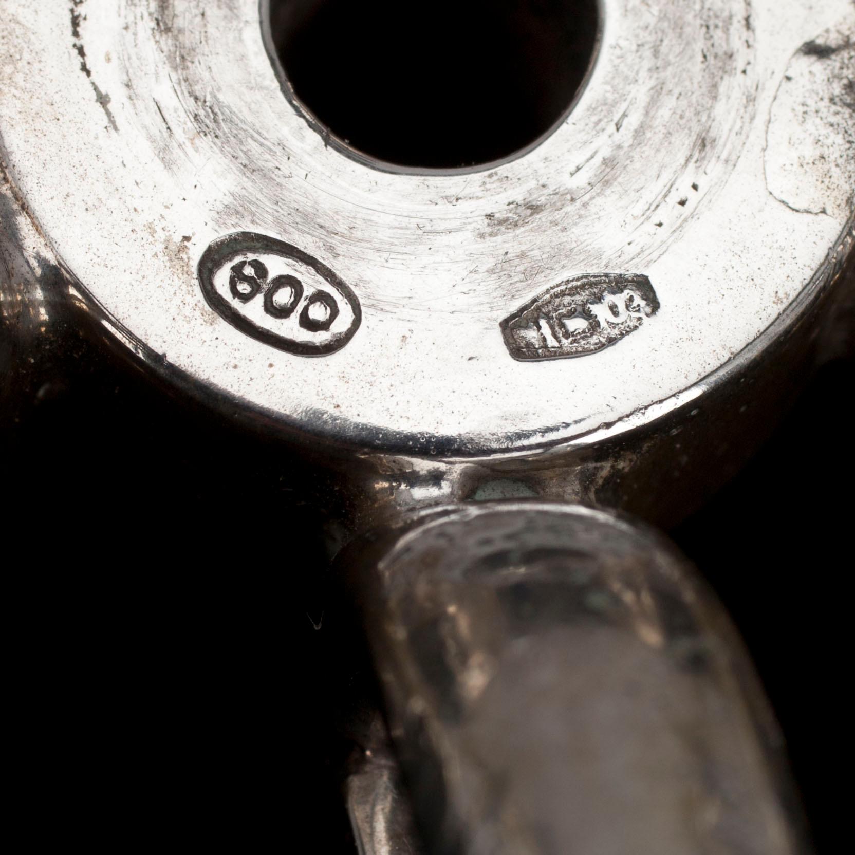 A PAIR OF CAHANDALIERS.
