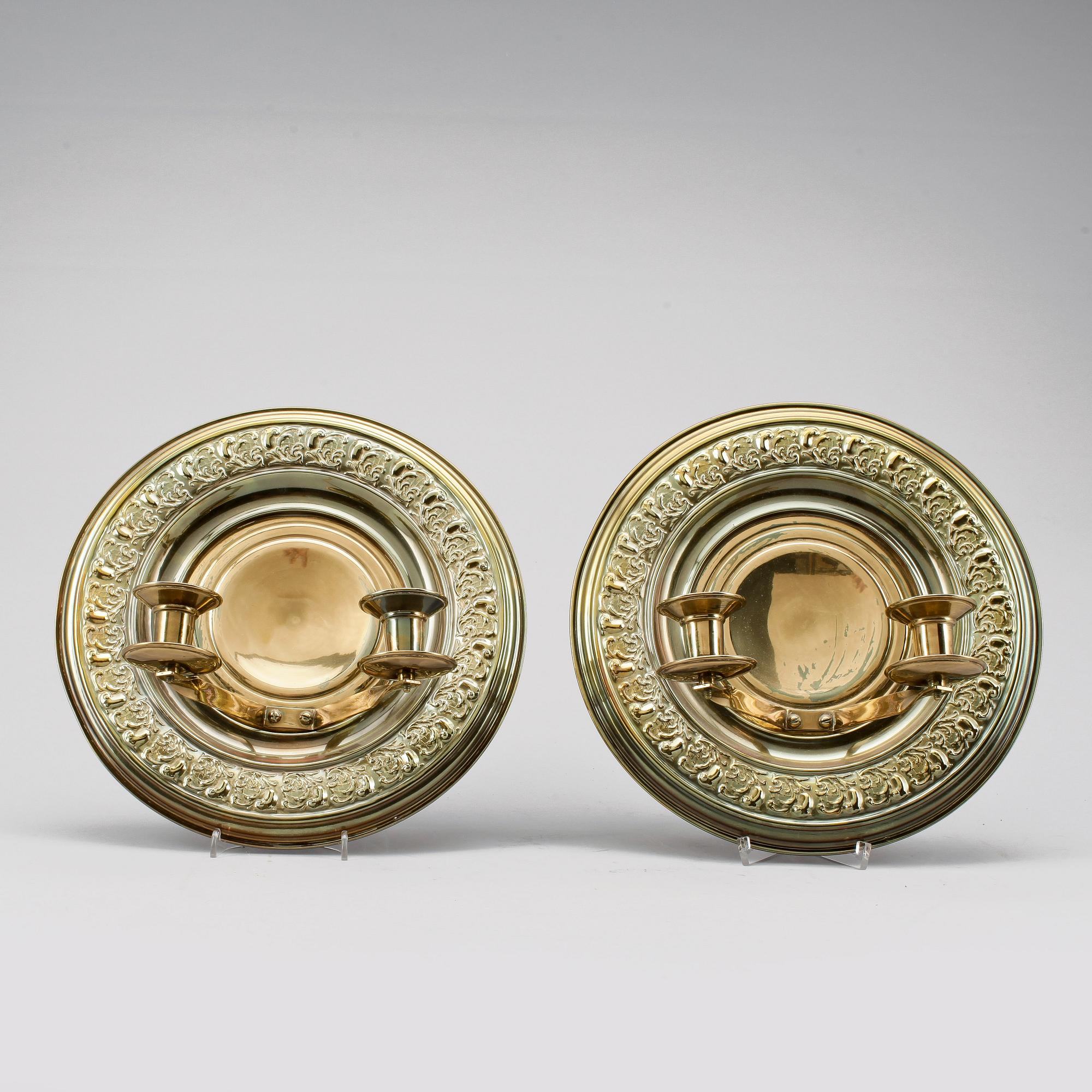 LJUSPLÅTAR, ett par. Mässing. 1900-tal.