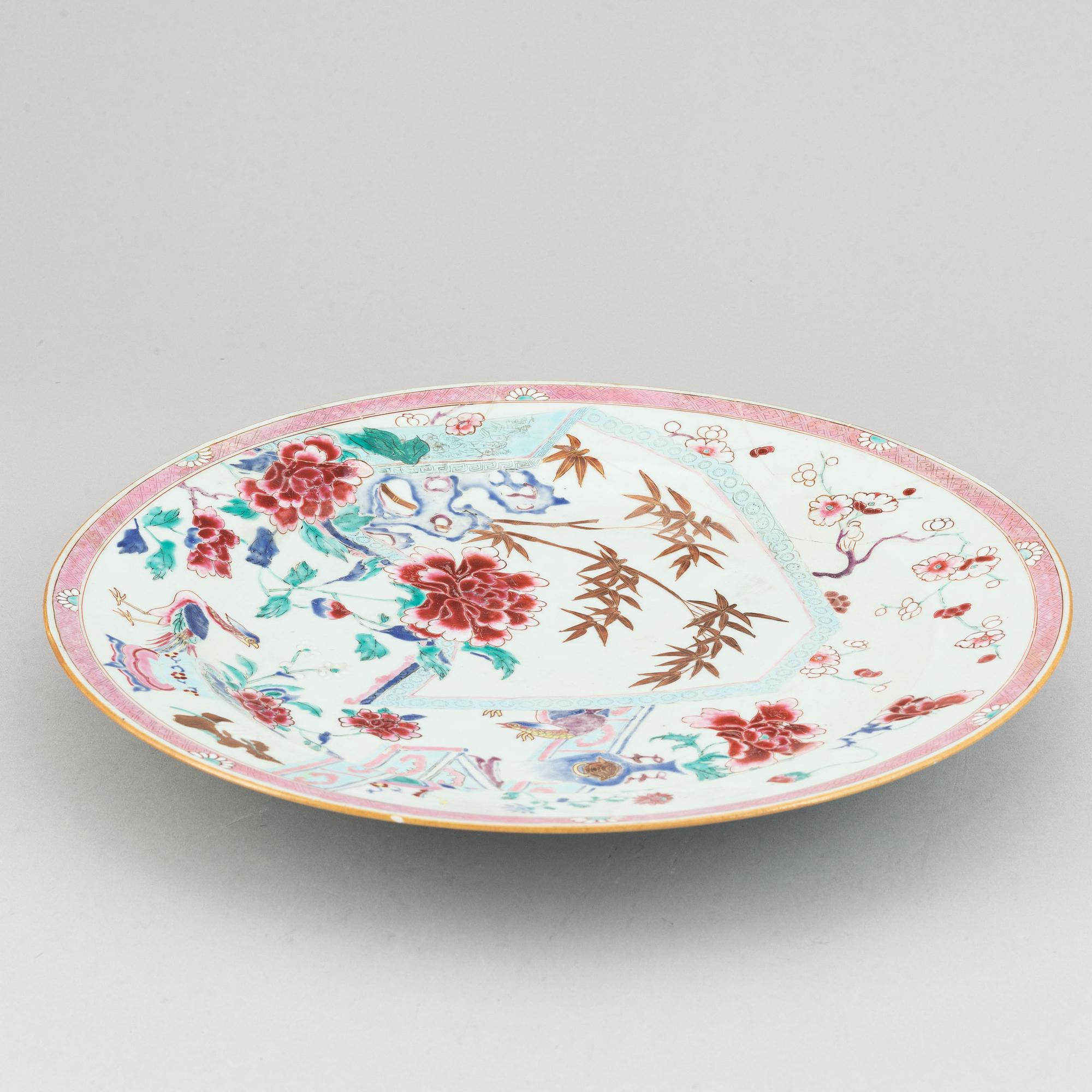 A large famille rose export porcelain dish, Qing dynasty, Yongzheng.