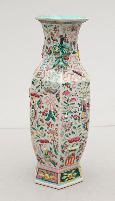 VAS, porslin, Kina, 1800-tal.