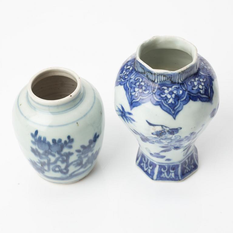 Two blue and white jars, 17th century.