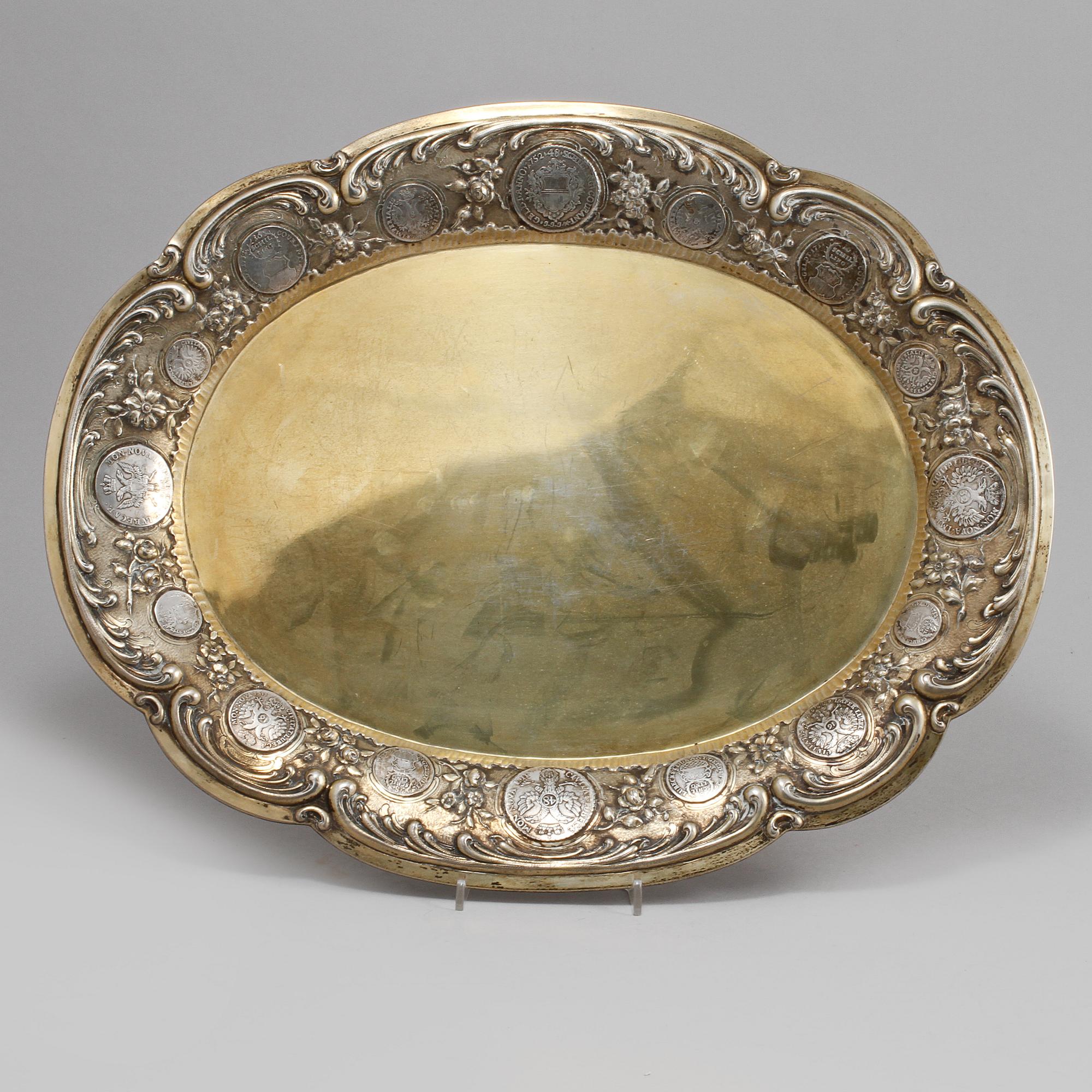 BRICKA, låghaltigt silver, Tyskland, omkring sekelskiftet 1900, vikt ca 1338 gram.