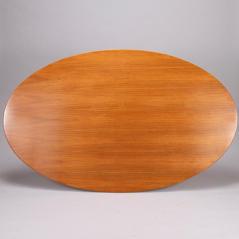 Florence Knoll, Ruokapöytä, "Oval 96", Knoll International. Suunniteltu 1961.