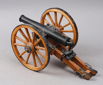 MODELLKANON, trä och metall, 1900-tal.