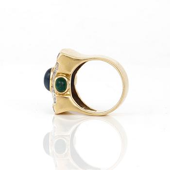 RING, 18K guld med diamanter, tot ca 0,28 ct, safir, ca 1,98 ct, smaragder och rubiner, Thailand. Total vikt ca 12,38 g.