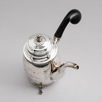 CHOKLADKANNA, silver, Johan Fredrik Björnstedt, Stockholm 1823. Vikt ca 369 gram.