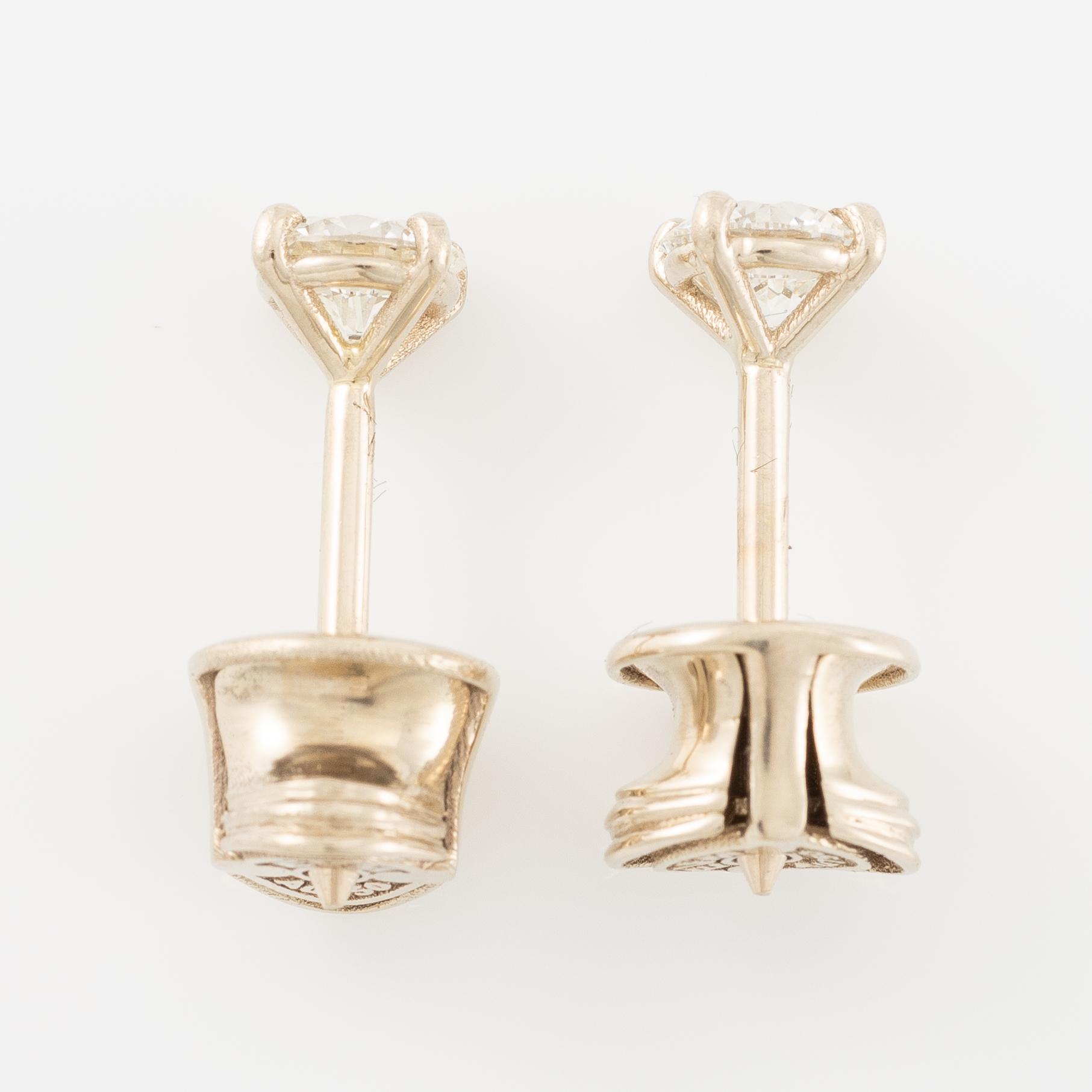 Earrings, a pair, 18K gold with brilliant-cut diamonds.