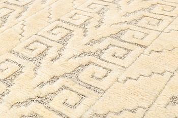 Märta Måås-Fjetterström, matta, "Vita spetsporten", reliefflossa, ca 270 x 164 cm, signerad AB MMF A.C.E. C 1962.