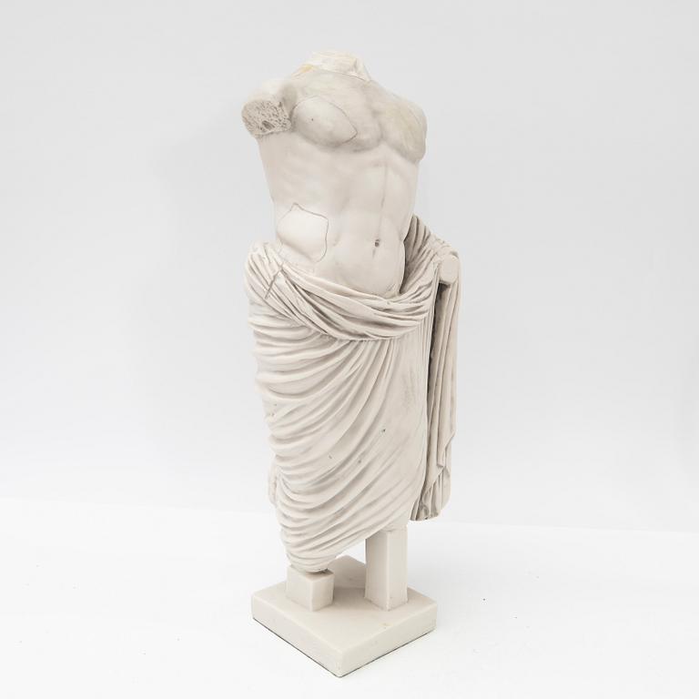 Skulptur, konstmassa, replik från Milles antiksamling.