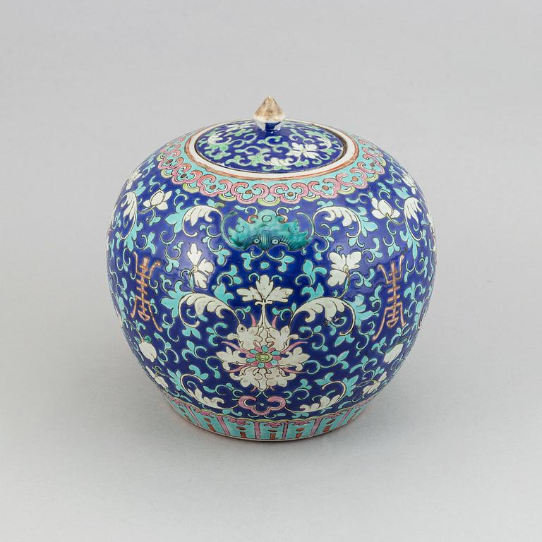 A famille rose jar with cover, Qing dynasty, circa 1900.