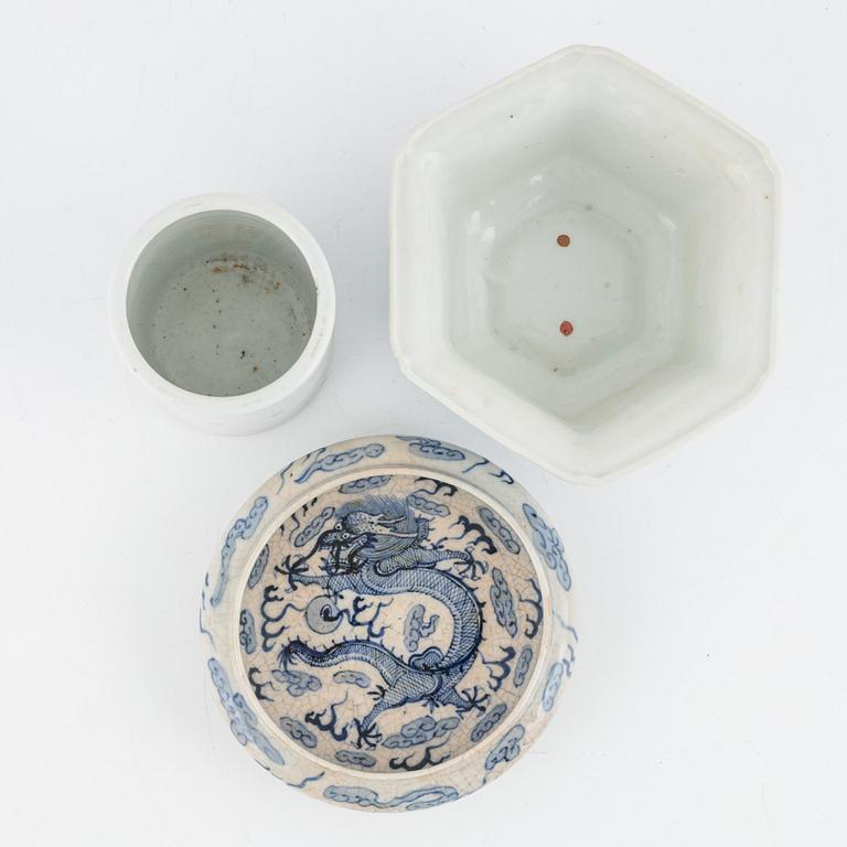 A blue and white brush holder, censer, and pot. China, late Qing Dynasty.