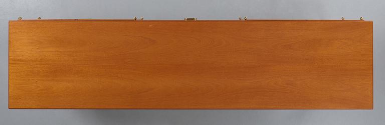 Josef Frank, sideboard, modell B 1015, Firma Svenskt Tenn, ca 2001.