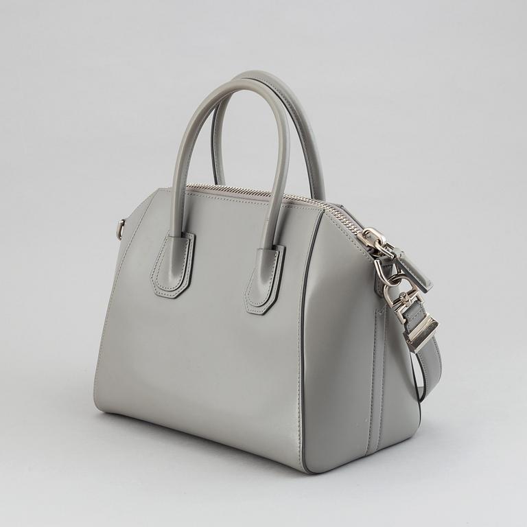 Givenchy, a grey leather 'Antigona Small' handbag.