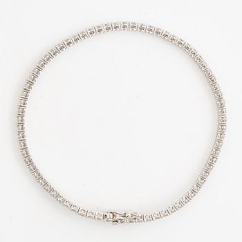 Tennis bracelet 18K white gold with brilliant-cut diamonds.