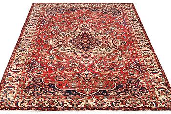 A Mahal carpet c. 315 x 215 cm.