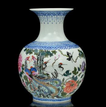 VAS, porslin, Kina, 1900-talets mitt.