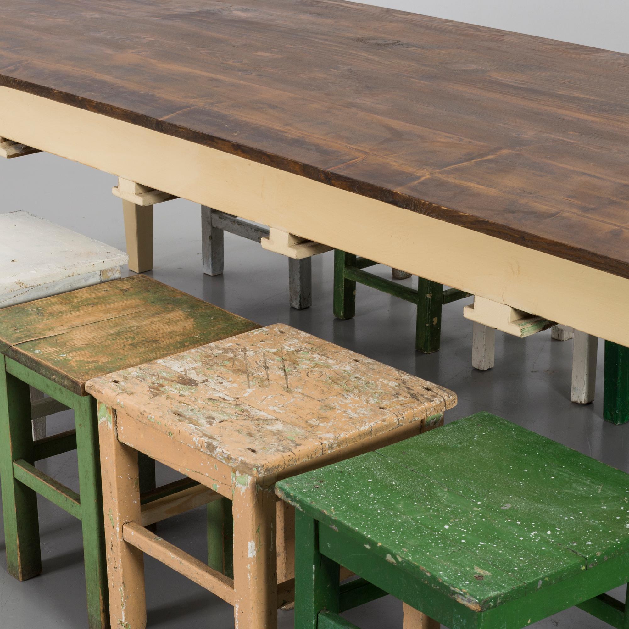 MATBORD med PALLAR 10 st, modern tillverkning.