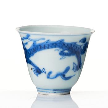 A blue and white four clawed dragon wine cup, 'Hatcher Cargo', 17th Century.