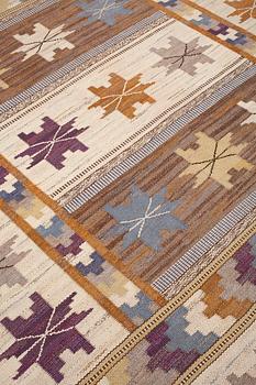 CARPET. "Höstmattan". Flat weave. 242 x 183 cm. Signed AB MMF.