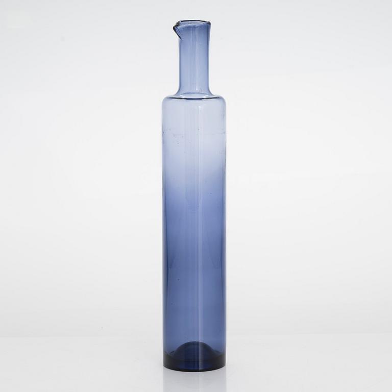 Nanny Still, a glass bottle signed Riihimäen Lasi O.Y Nanny Still.
