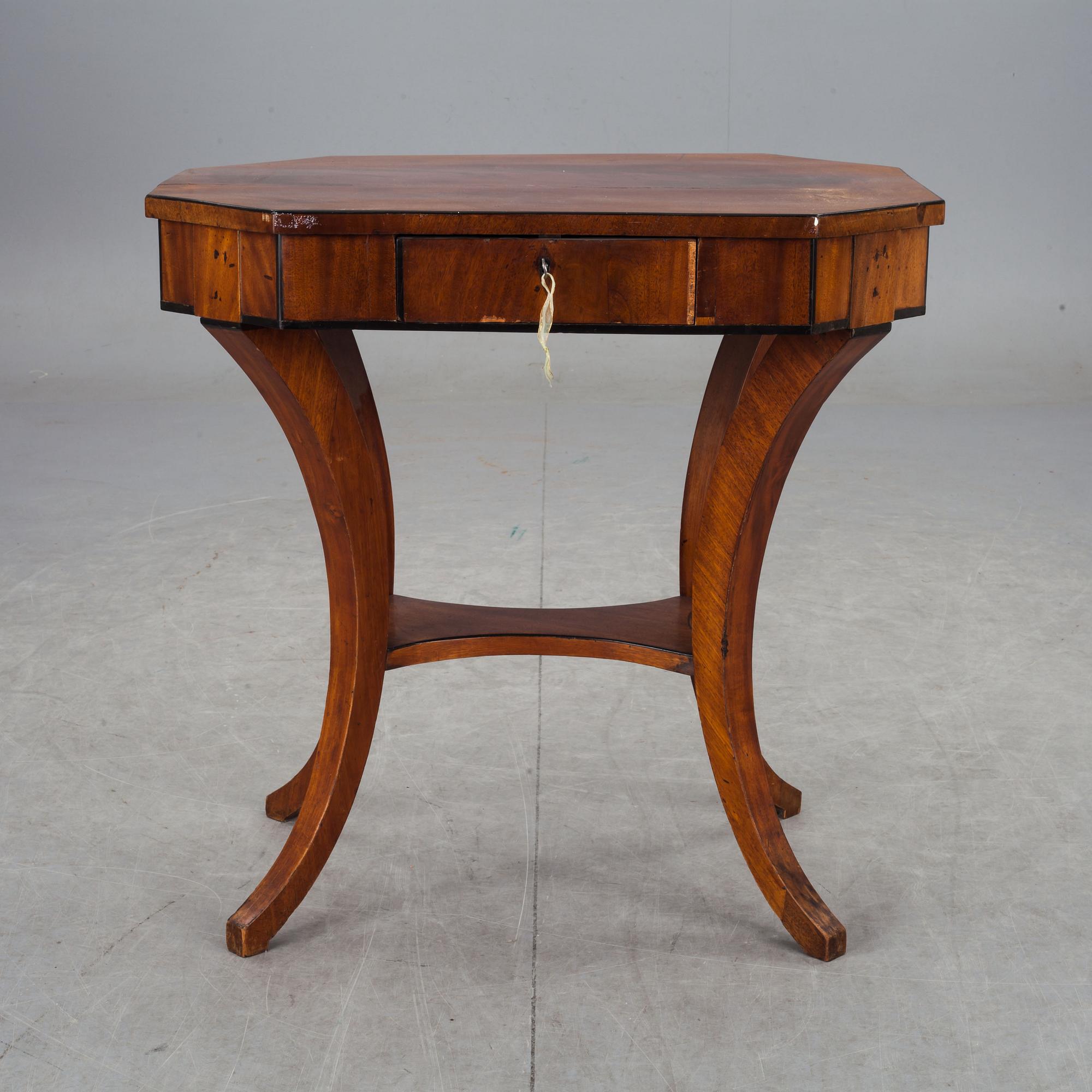 BORD, empire, 1800-talets första hälft.