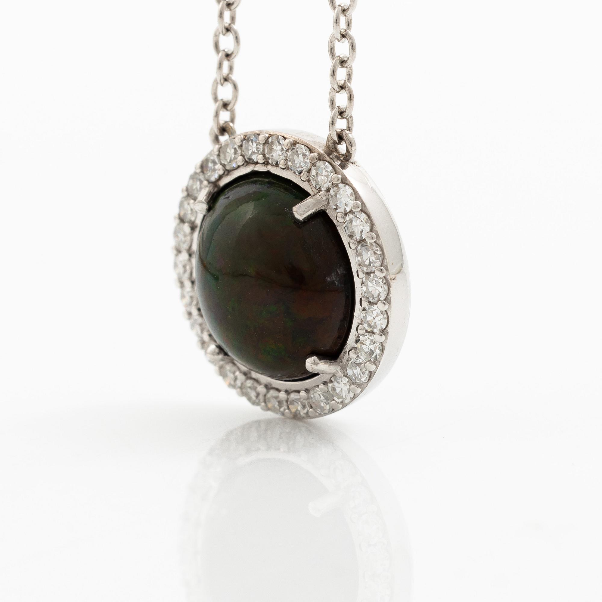 Necklace 18K white gold with an opal and eight-cut diamonds.