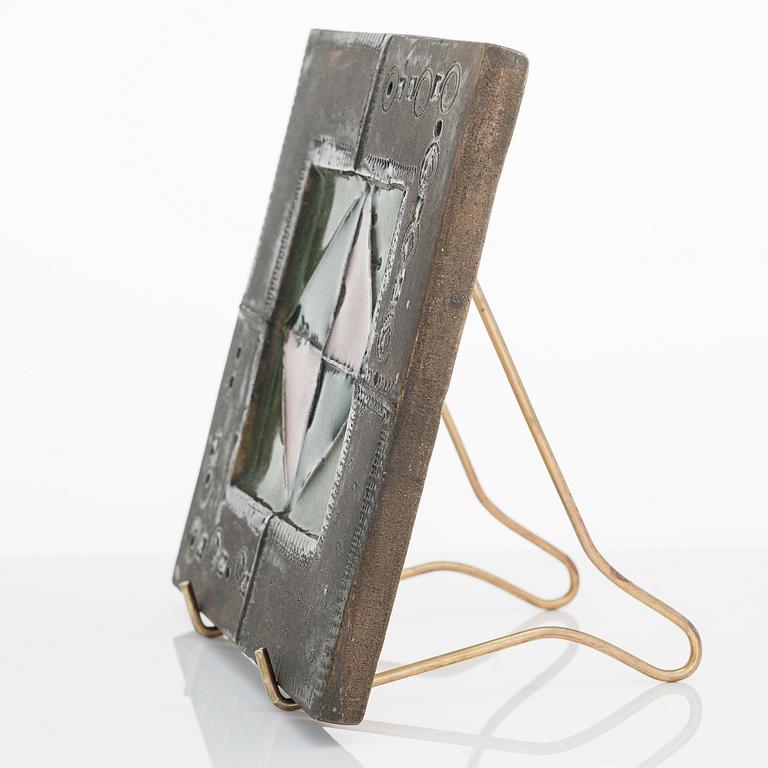 RUT BRYK, reliefi, kivitavaraa, signeerattu BRYK.