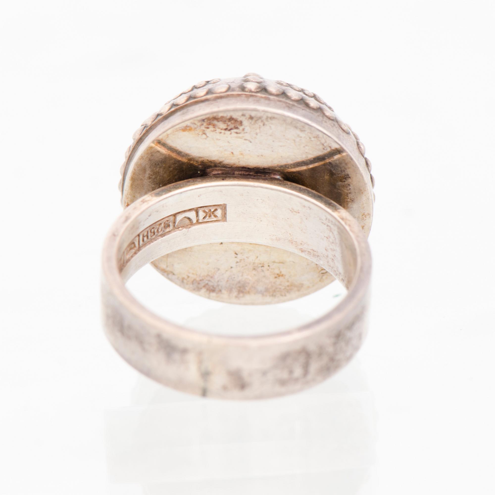 KAULAKORU, RANNEKORUJA, 2 kpl, ja SORMUS, "Halikon Kääty", hopeaa. Kalevala Koru 1972-83.