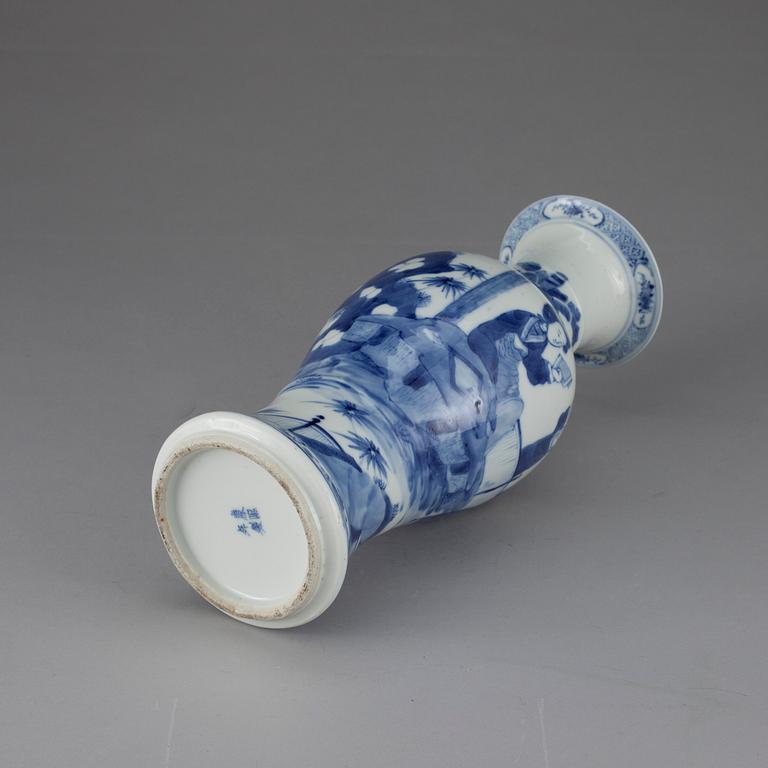 VAS, porslin, Kangxi stil, Kina 1800-talets slut.