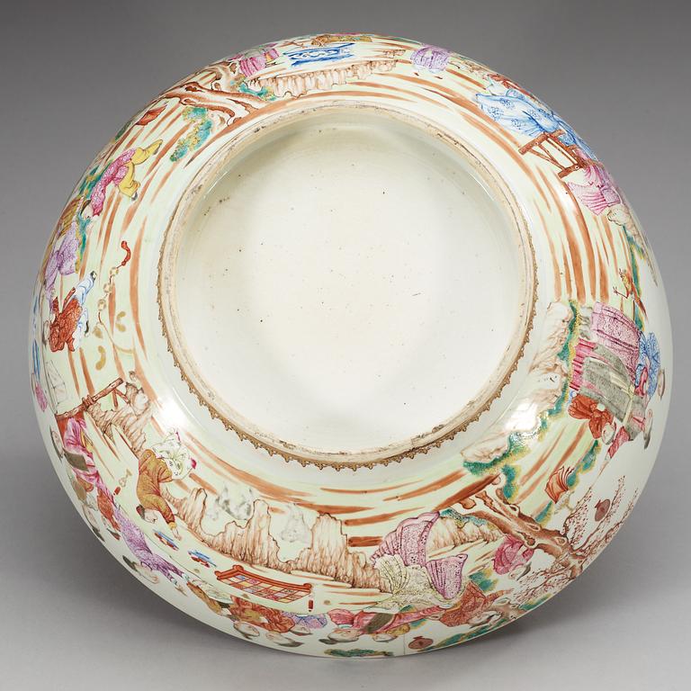 A large famille rose punch bowl, Qing dynasty, Qianlong (1736-95).