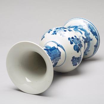 A blue and white vase, Qing dynasty, circa 1900.