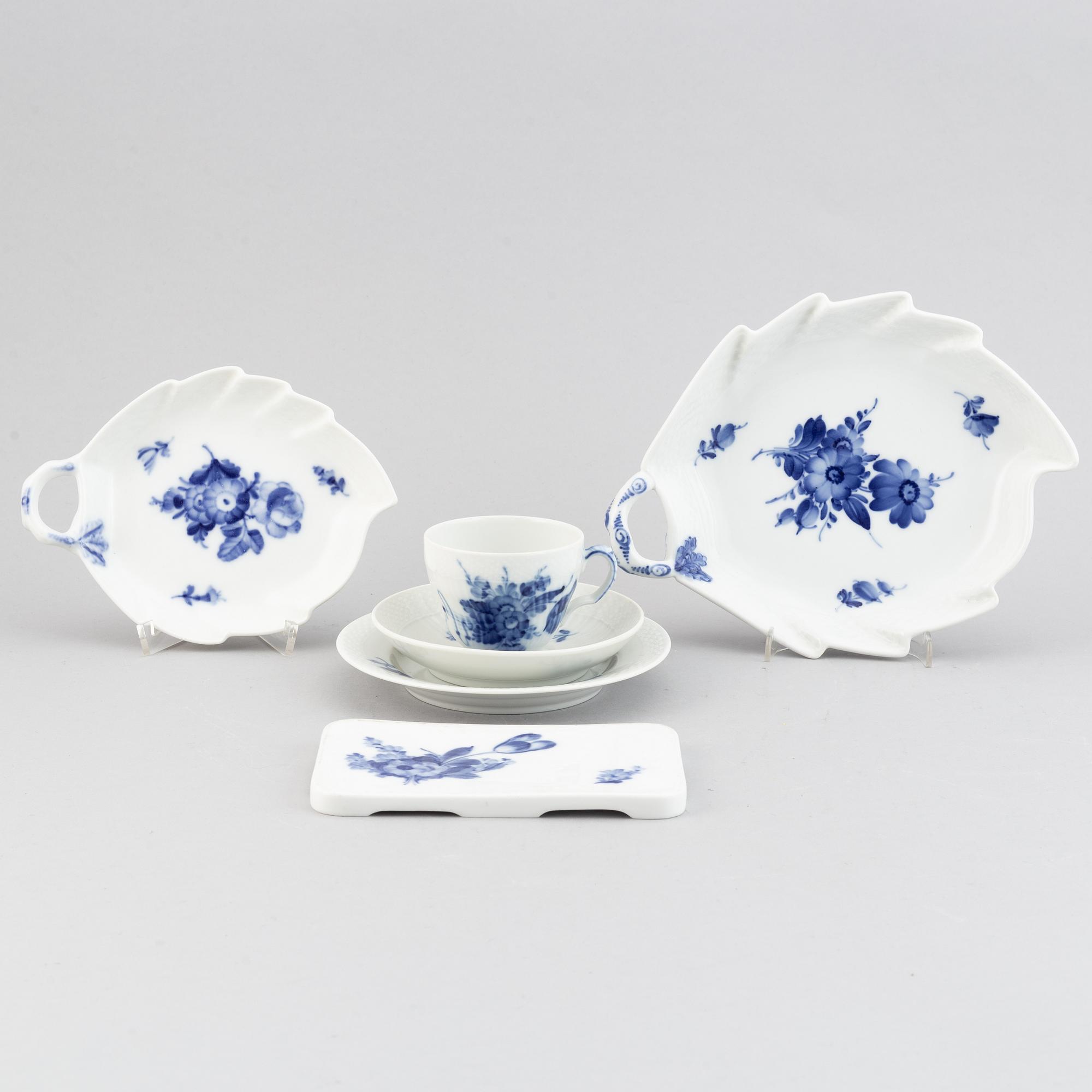 36 pieces, Royal Copennhagen,  "Blå blomst", Denmark.