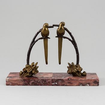 A pair of bronze and marble book-ends, first half of the 20th century.