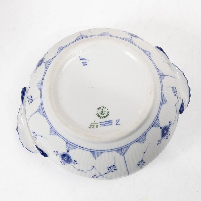 Royal Copenhagen, terriner 2 st, "Musselmalet", riflet, Danmark, 1890-1922.