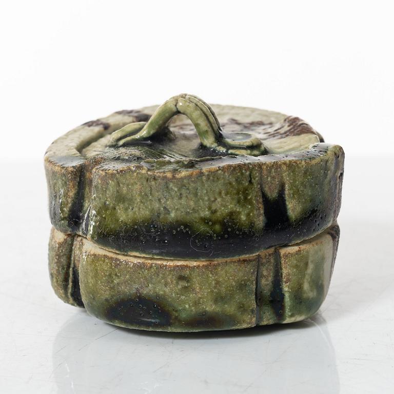 Dosa med lock, stengods, Japan, 1900-tal.