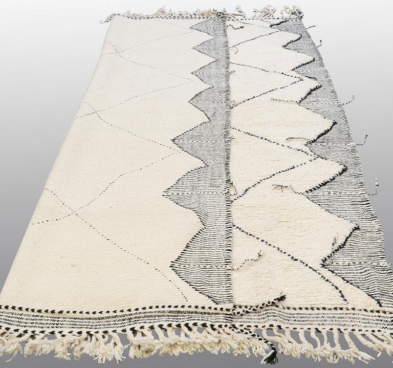 MATTA, Marocko, ca 305 x 220 cm.