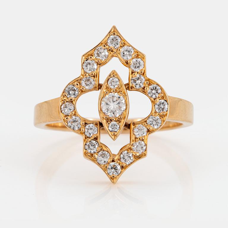 A Van Cleef et Arpels ring in 18K gold set with round brilliant-cut diamonds with a total weight of ca 0.40 ct.