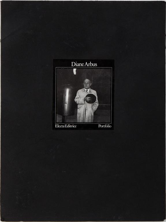 DIANE ARBUS, Portfolio with 12 heliogravures published by Electa in 1979. Numbered 26/1000.