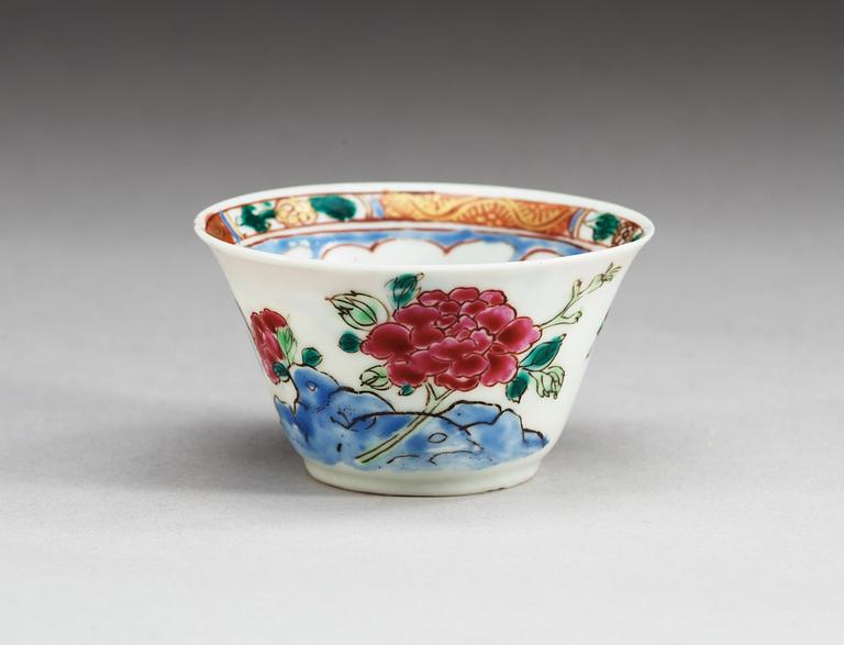 A famille rose 'rooster' cup with saucer, Qing dynasty, Yongzheng (1723-35).